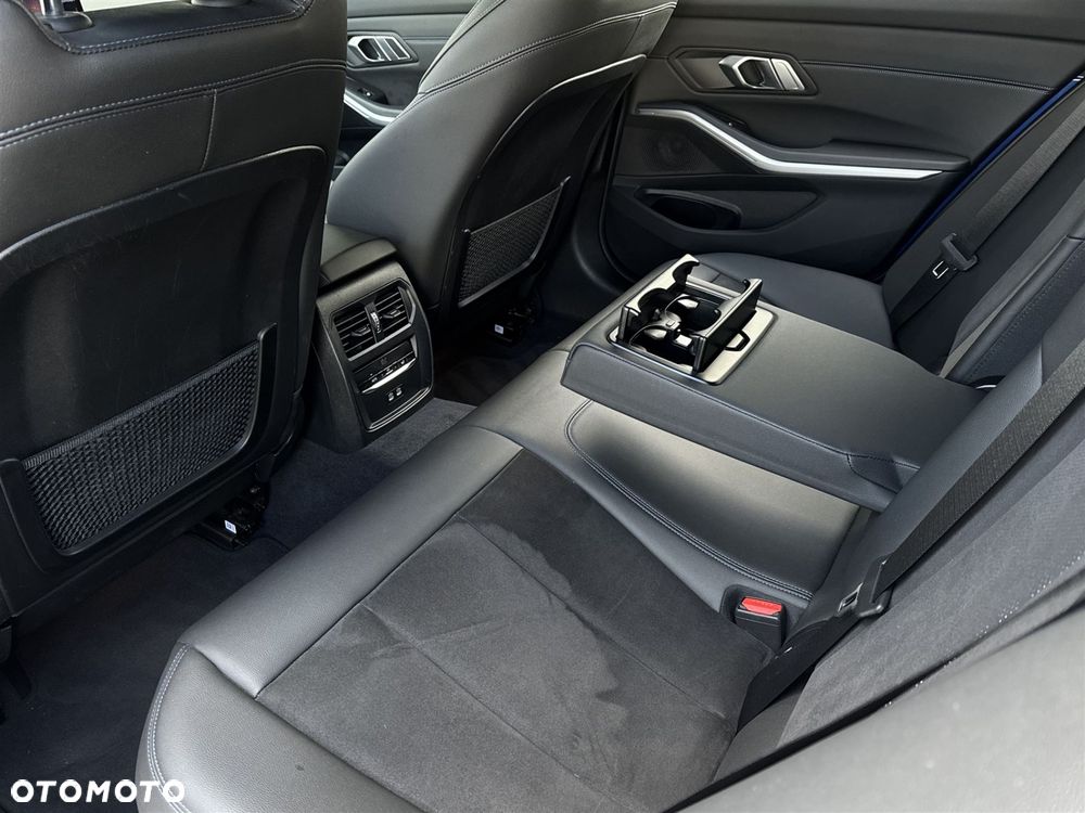BMW Seria 3 320d xDrive - 22