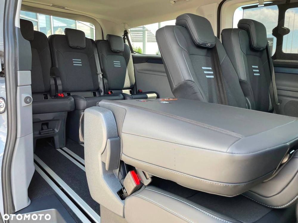 Ford Tourneo Custom - 12