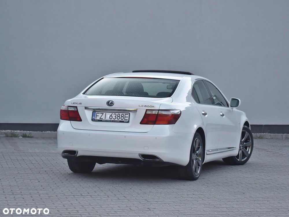 Lexus LS 600h Superior - 12