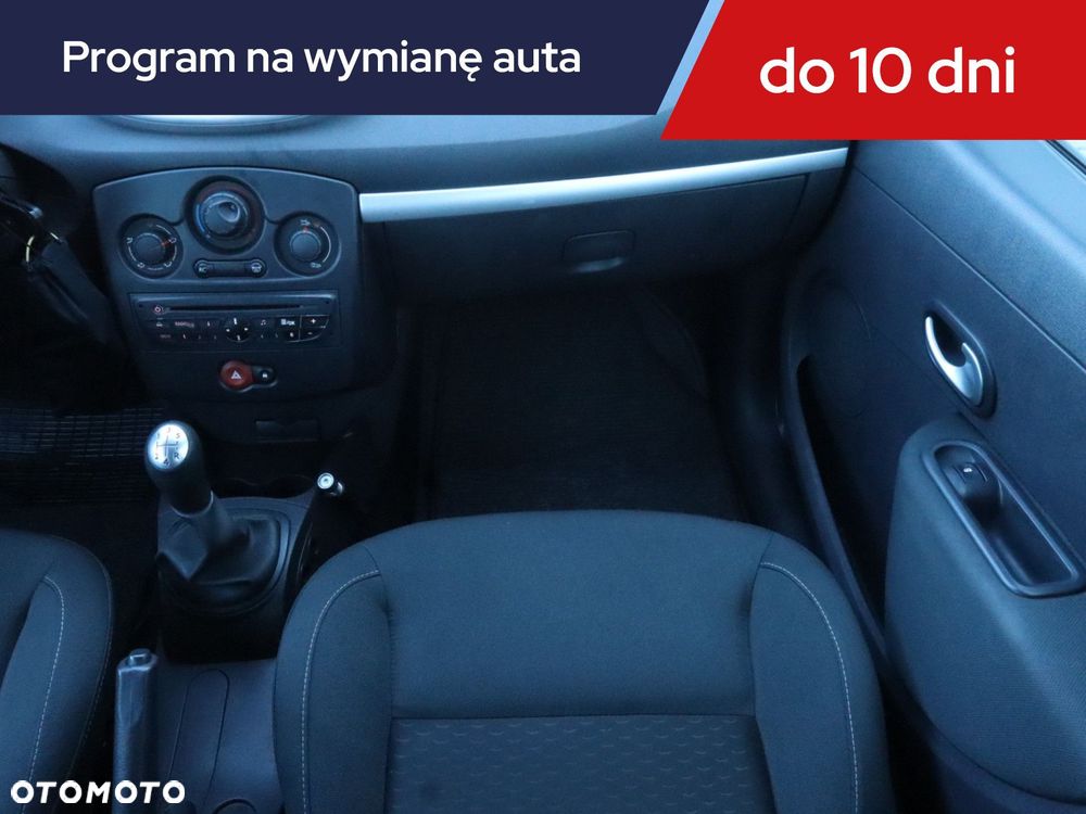 Renault Clio - 10