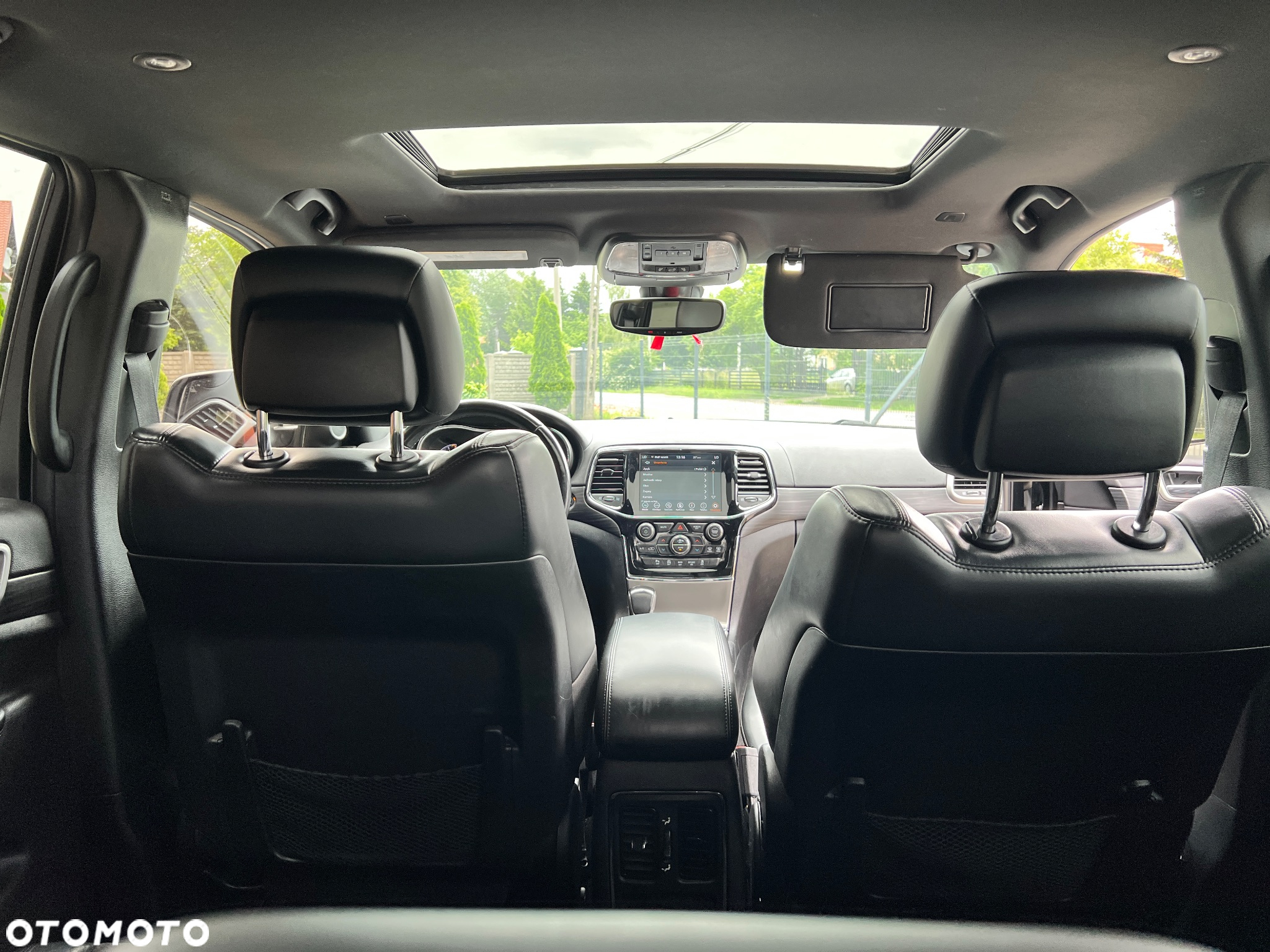 Jeep Grand Cherokee - 25