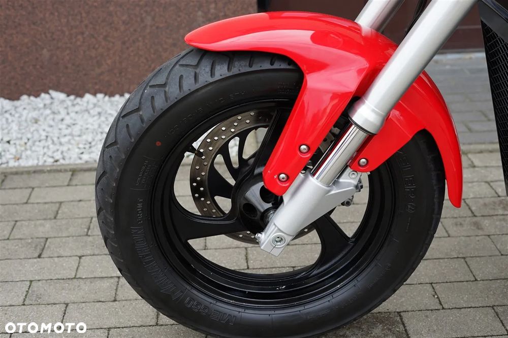 Suzuki Intruder - 29