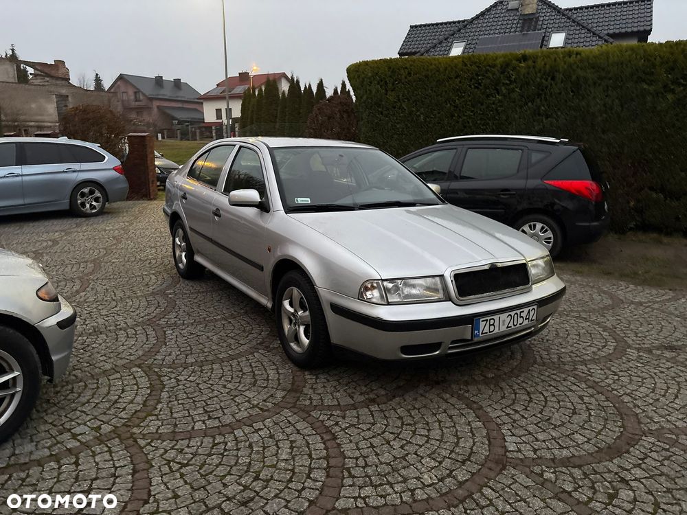 Skoda Octavia 1.6 GLX - 2