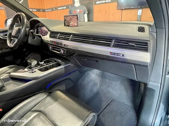 Audi Q7 3.0 TDI quattro S-line Tiptronic 7L - 57