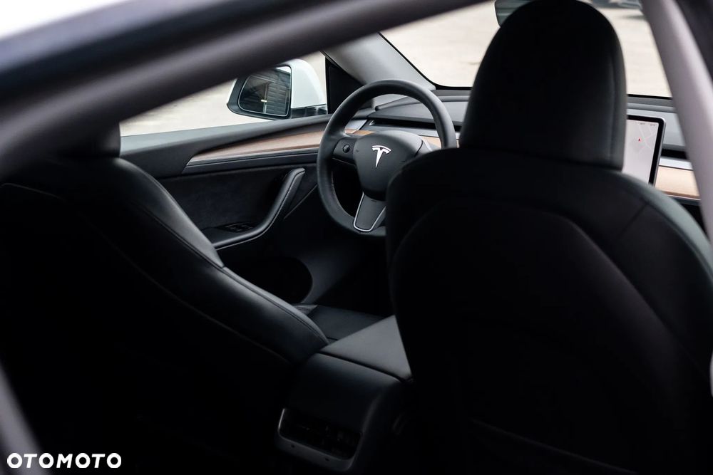 Tesla Model Y - 31