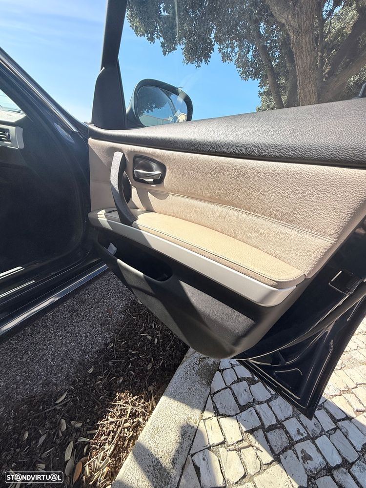 BMW 320 d Line Sport - 22