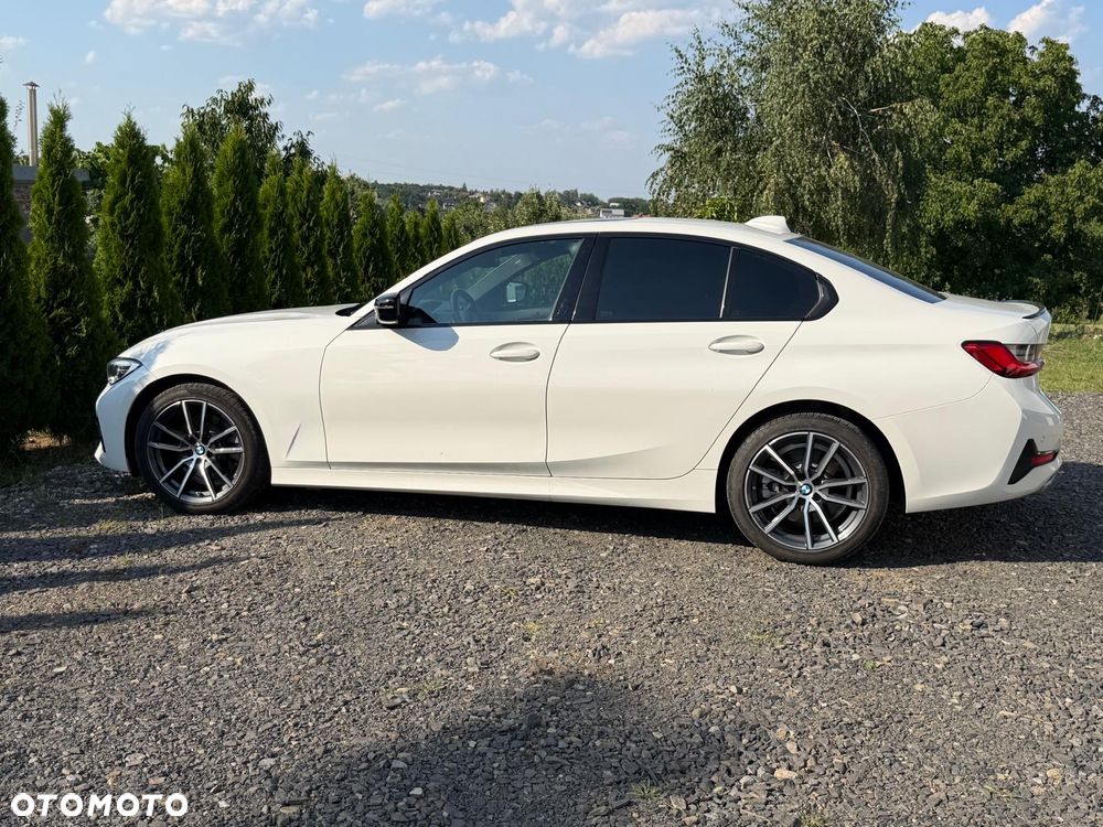BMW Seria 3 330i Sport Line - 3