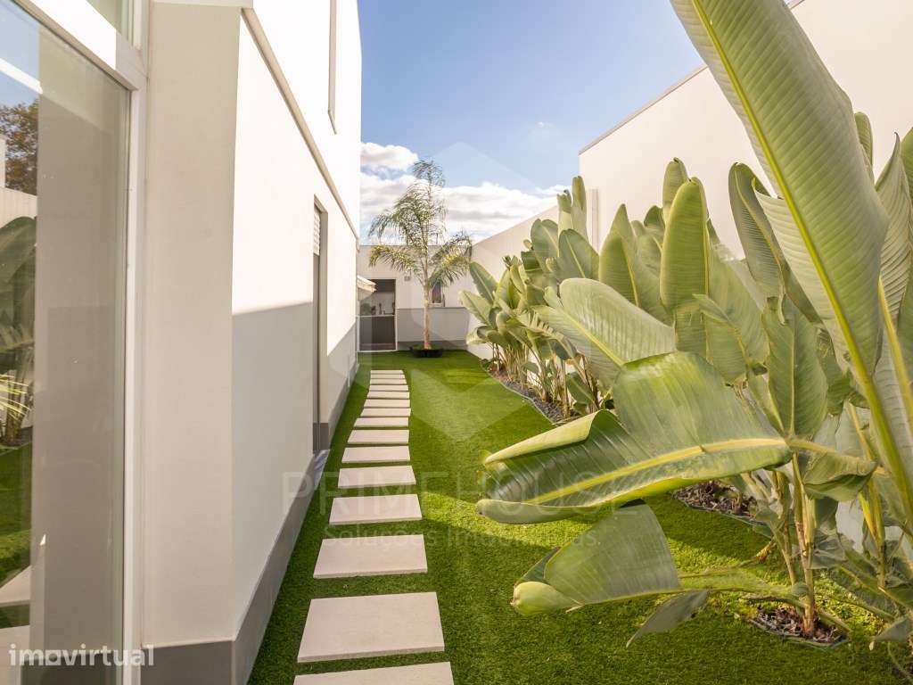 Moradia T3 de arquitetura contemporânea para venda em Azeitão - Grande imagem: 5/49