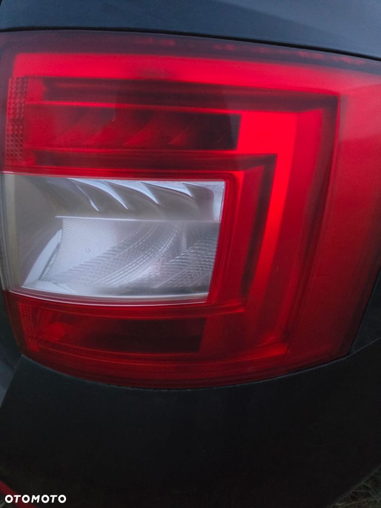 Lampy  prawy  tył skoda  octavia  III  kombi - 1