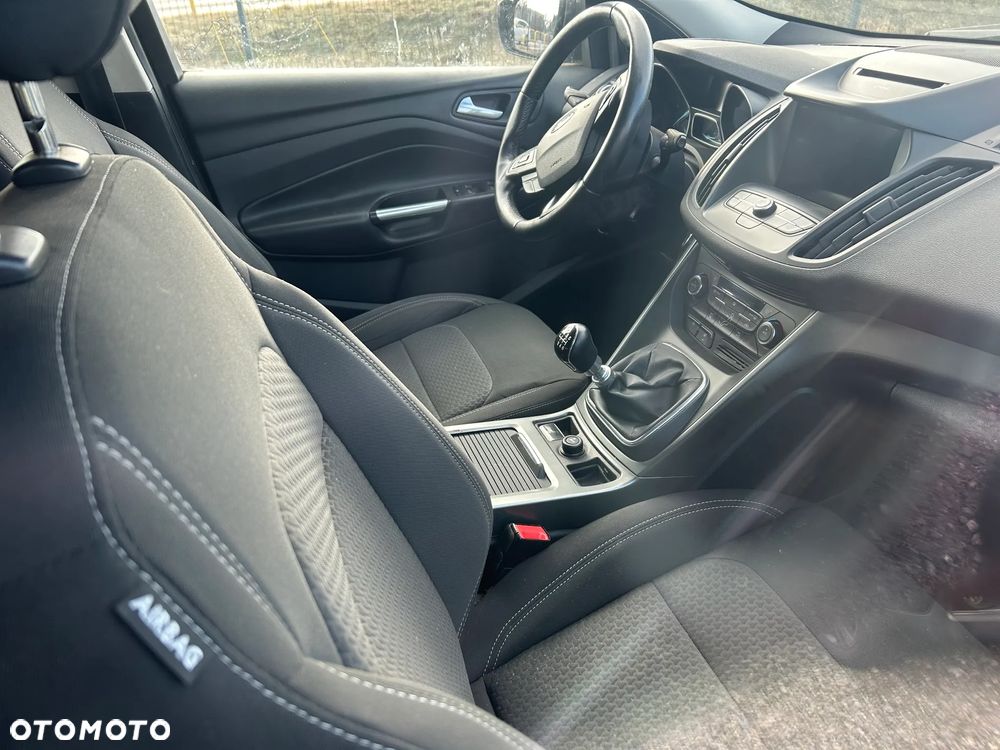 Ford Kuga 1.5 EcoBoost 2x4 Titanium - 18