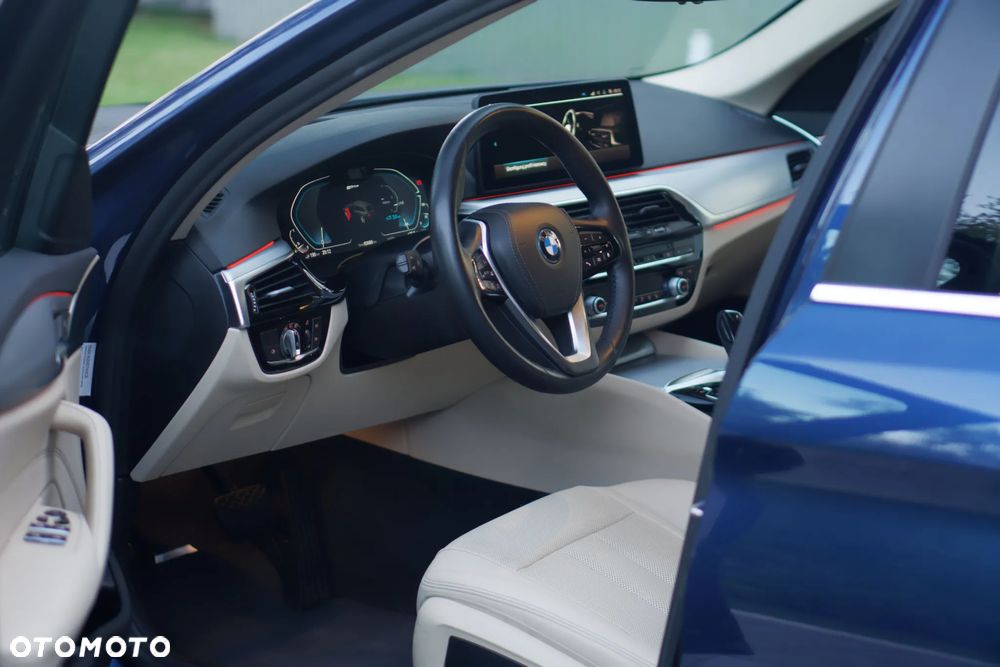 BMW Seria 5 530e xDrive - 14