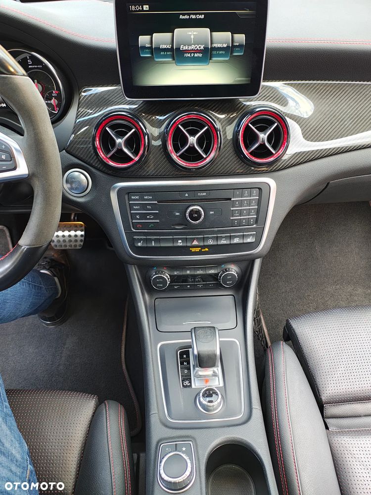 Mercedes-Benz GLA - 13
