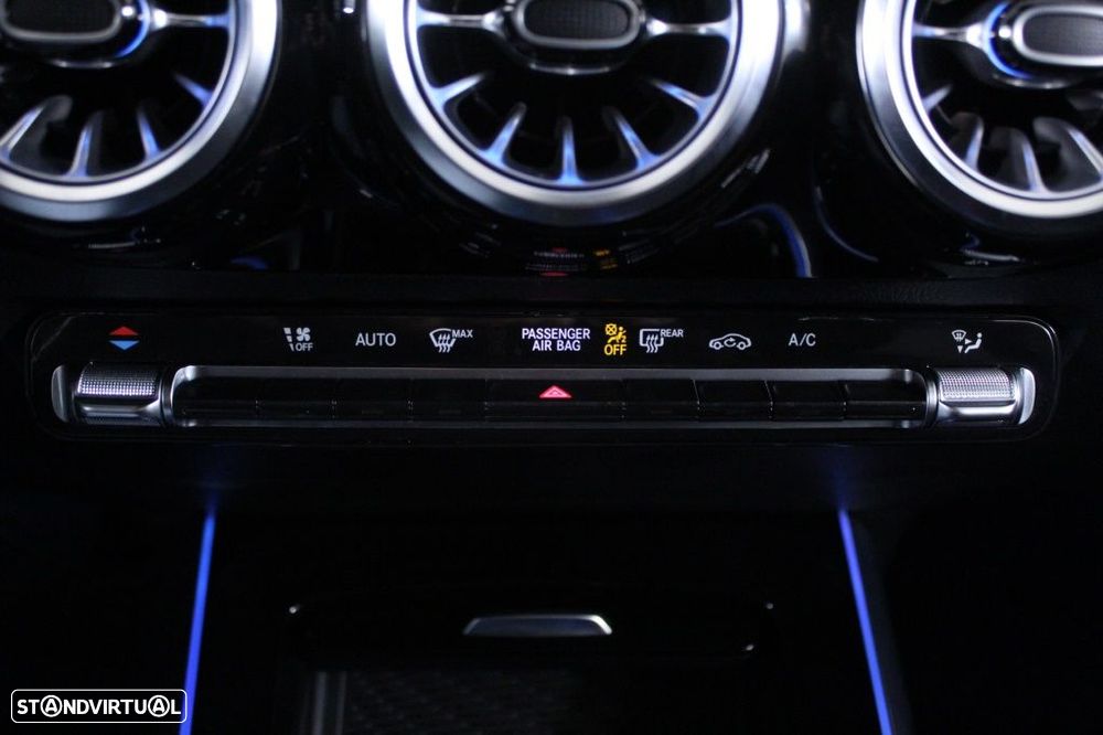 Mercedes-Benz GLA 180 d Progressive - 29