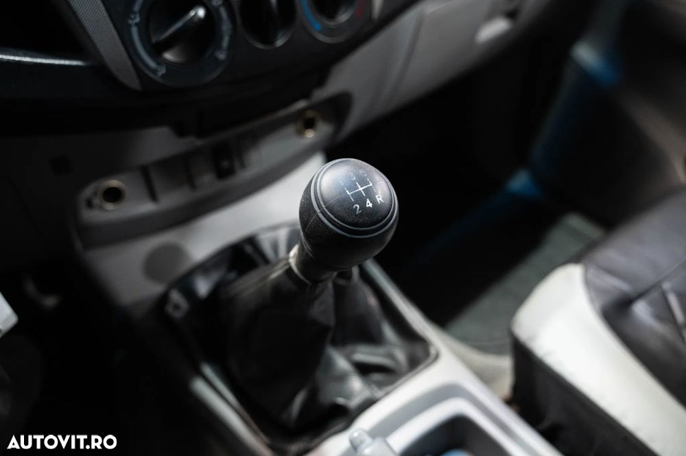 Toyota Hilux 4x4 Double Cab Sol - 15