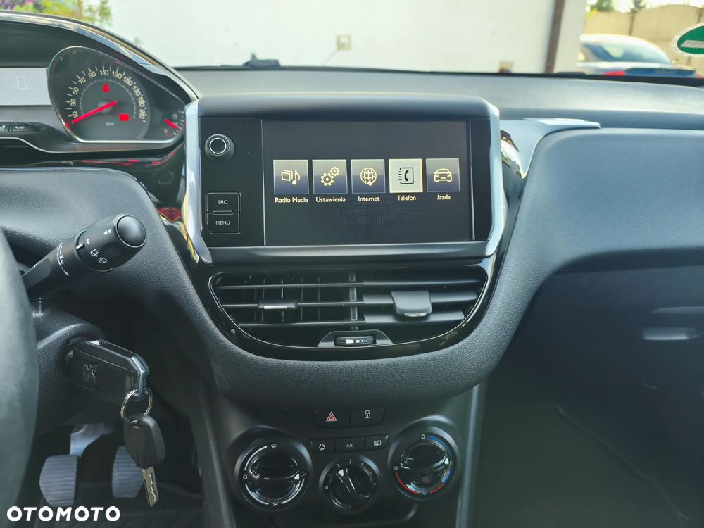 Peugeot 208 - 12