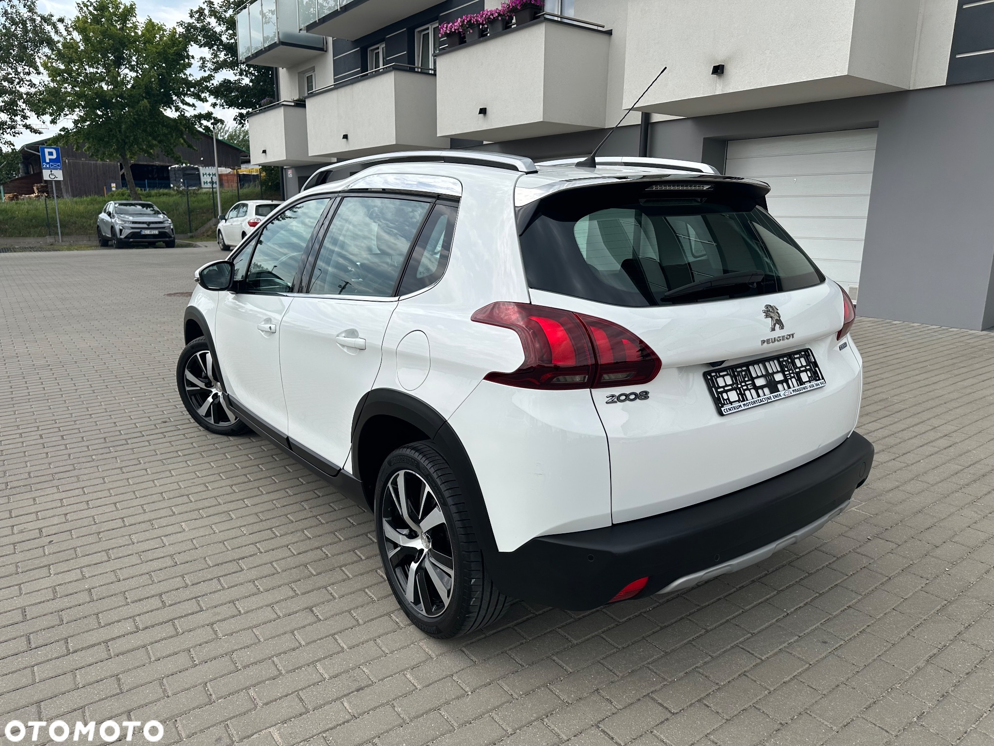 Peugeot 2008 1.6 BlueHDi Allure - 10