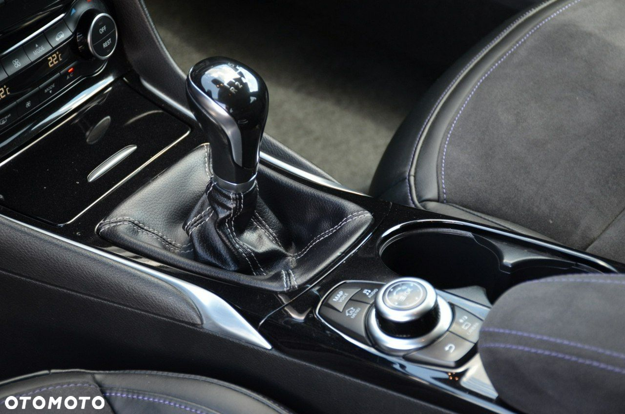 Infiniti Q30 - 9
