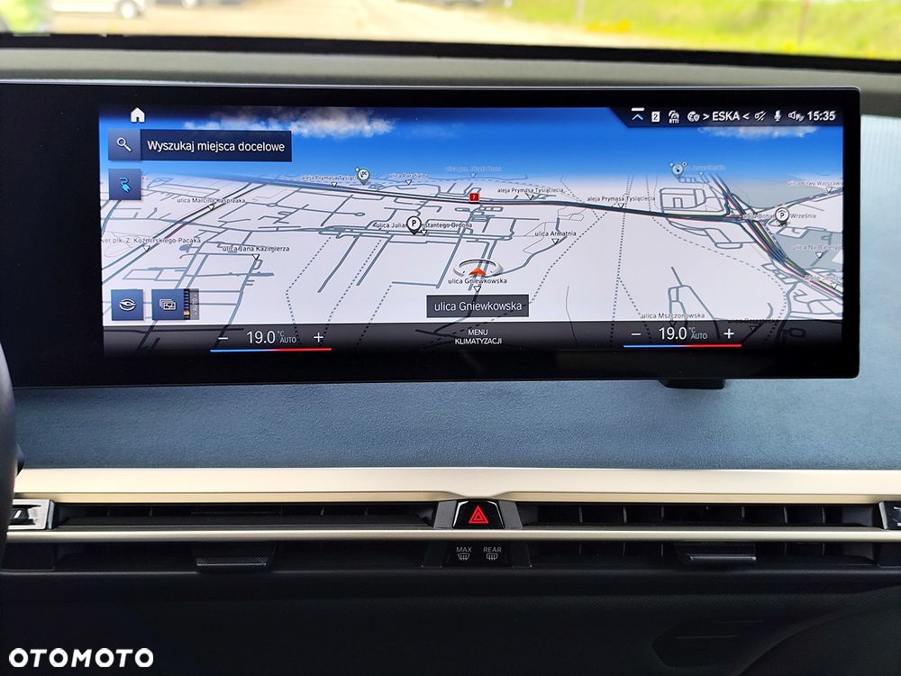 BMW iX xDrive40 76.6kWh Signature - 25