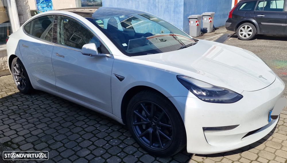 Tesla Model 3 - 4