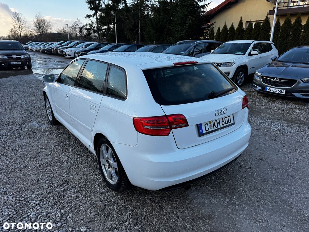 Audi A3 Sportback 1.6 Ambiente - 4