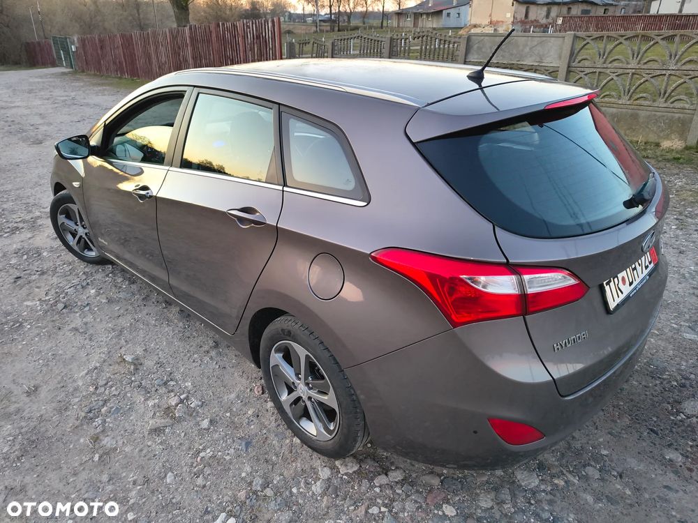 Hyundai i30 1.6 CRDi Fifa World Cup Edition - 10