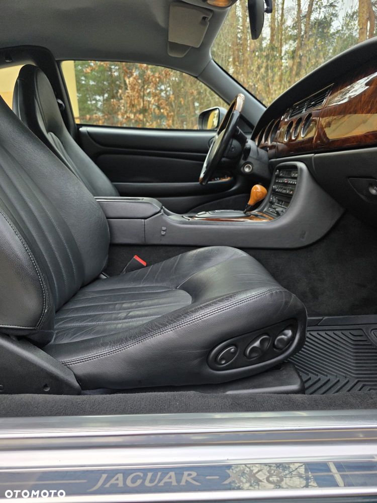 Jaguar XK - 19