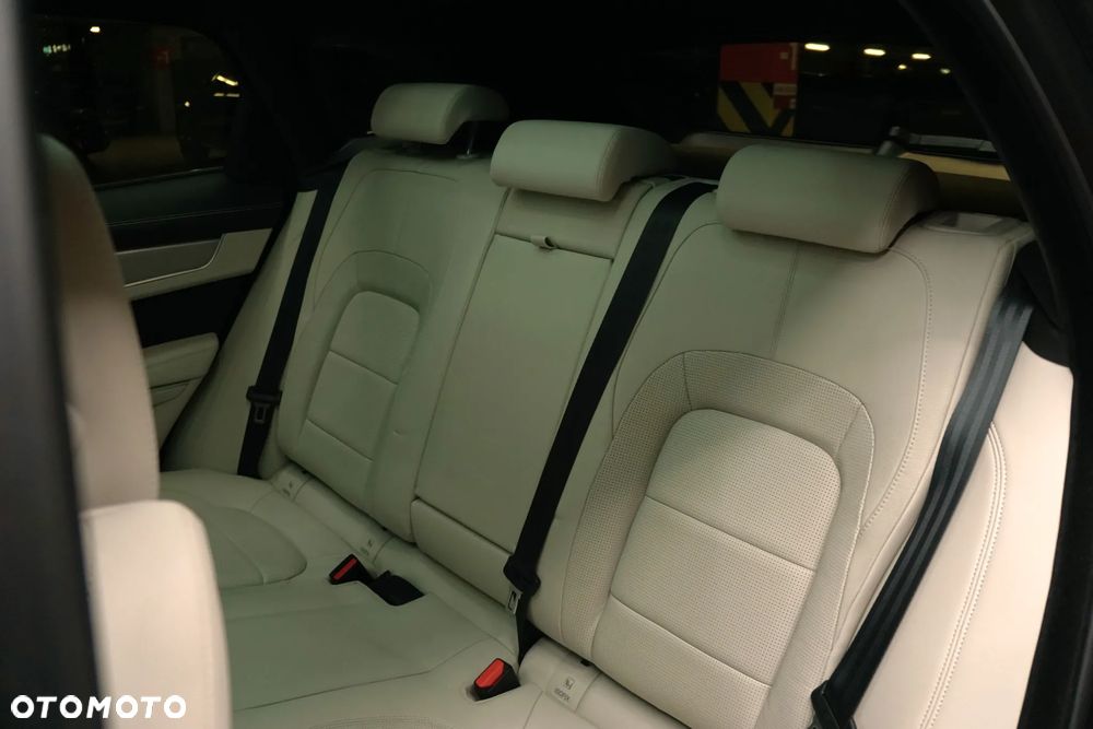 Jaguar F-Pace 2.0 P250 mHEV AWD R-Dynamic Black - 28