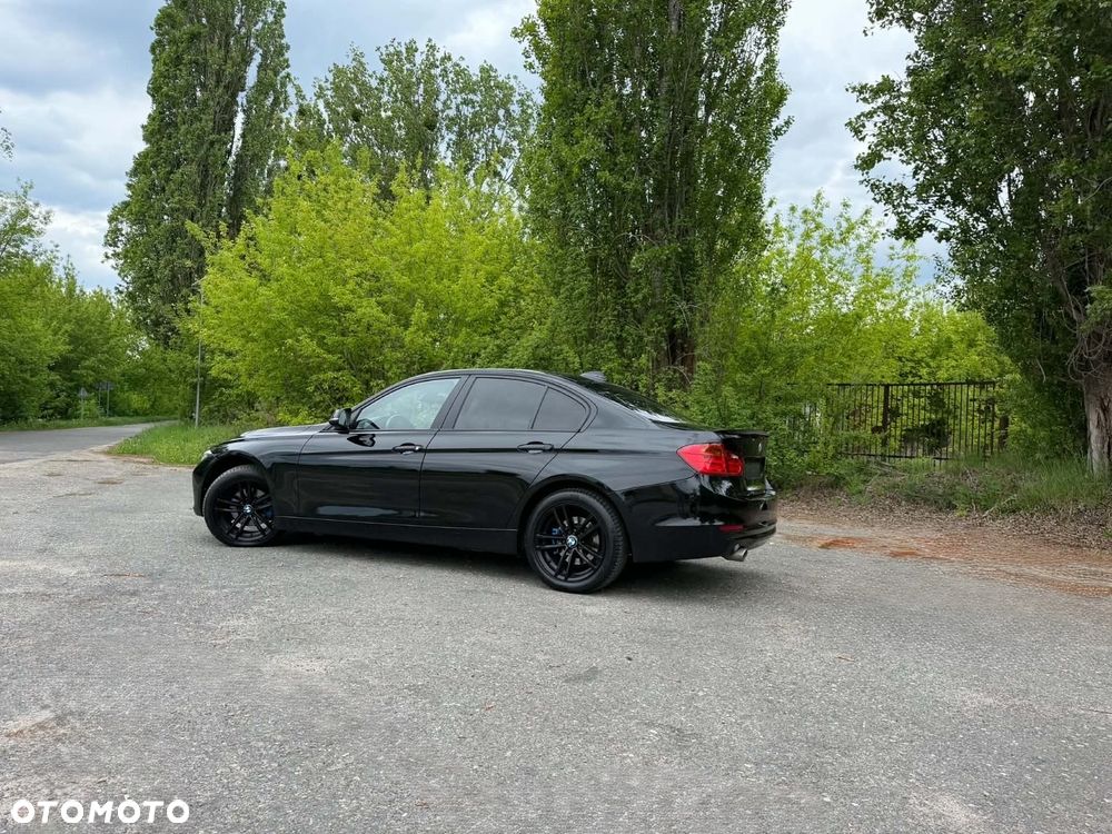 BMW Seria 3 320d Sport Line - 4