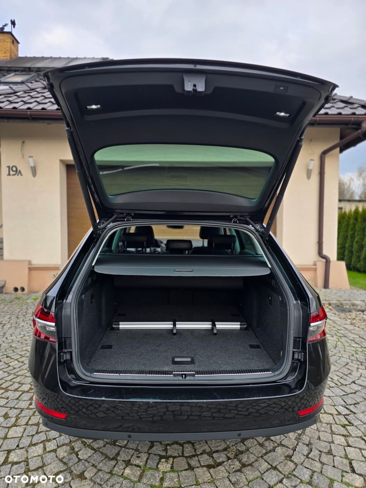 Skoda Superb 2.0 TDI DSG Premium Edition - 34