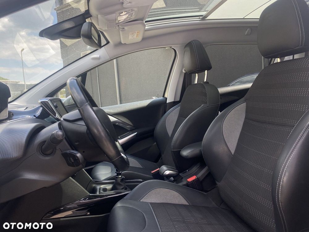 Peugeot 2008 1.2 Pure Tech GPF Allure S&S - 12
