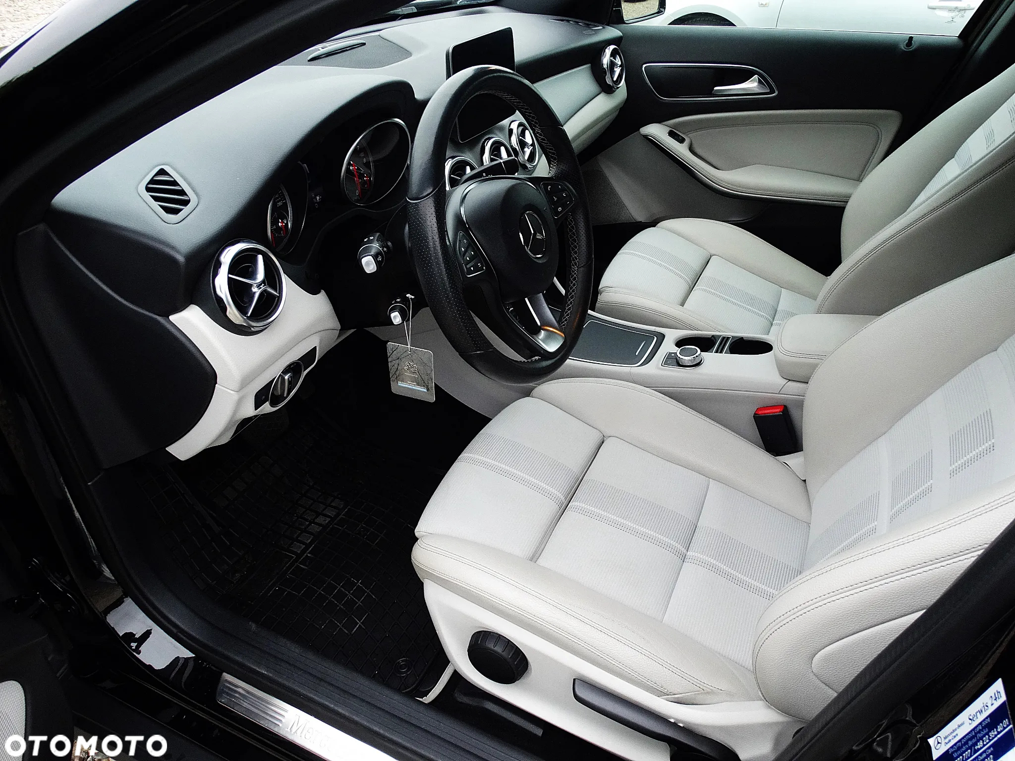Mercedes-Benz GLA 200 7G-DCT Urban - 17