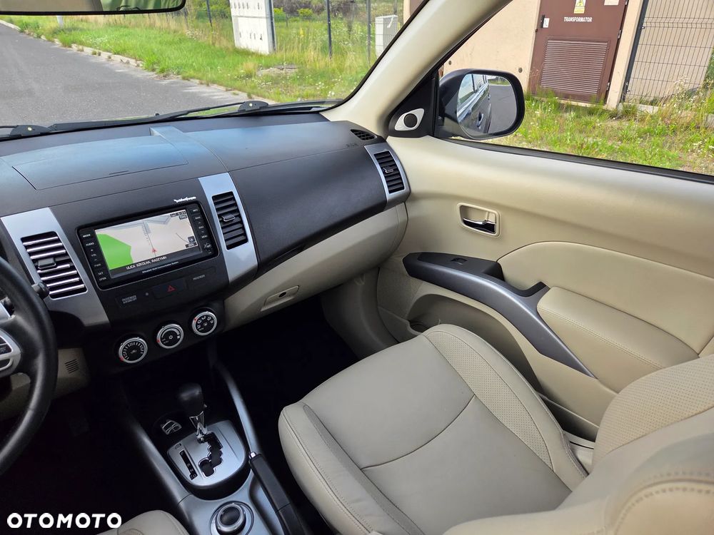 Mitsubishi Outlander 2.4 4WD CVT Intense - 11
