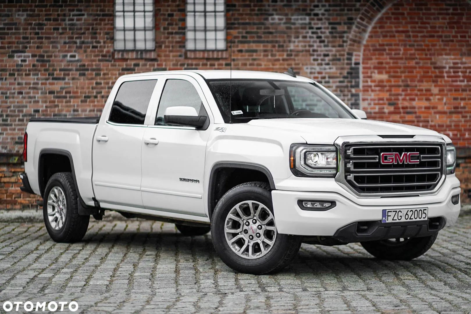 GMC Sierra - 1