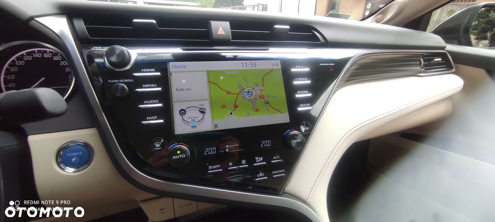 Toyota Camry 2.5 Hybrid Executive CVT - 24