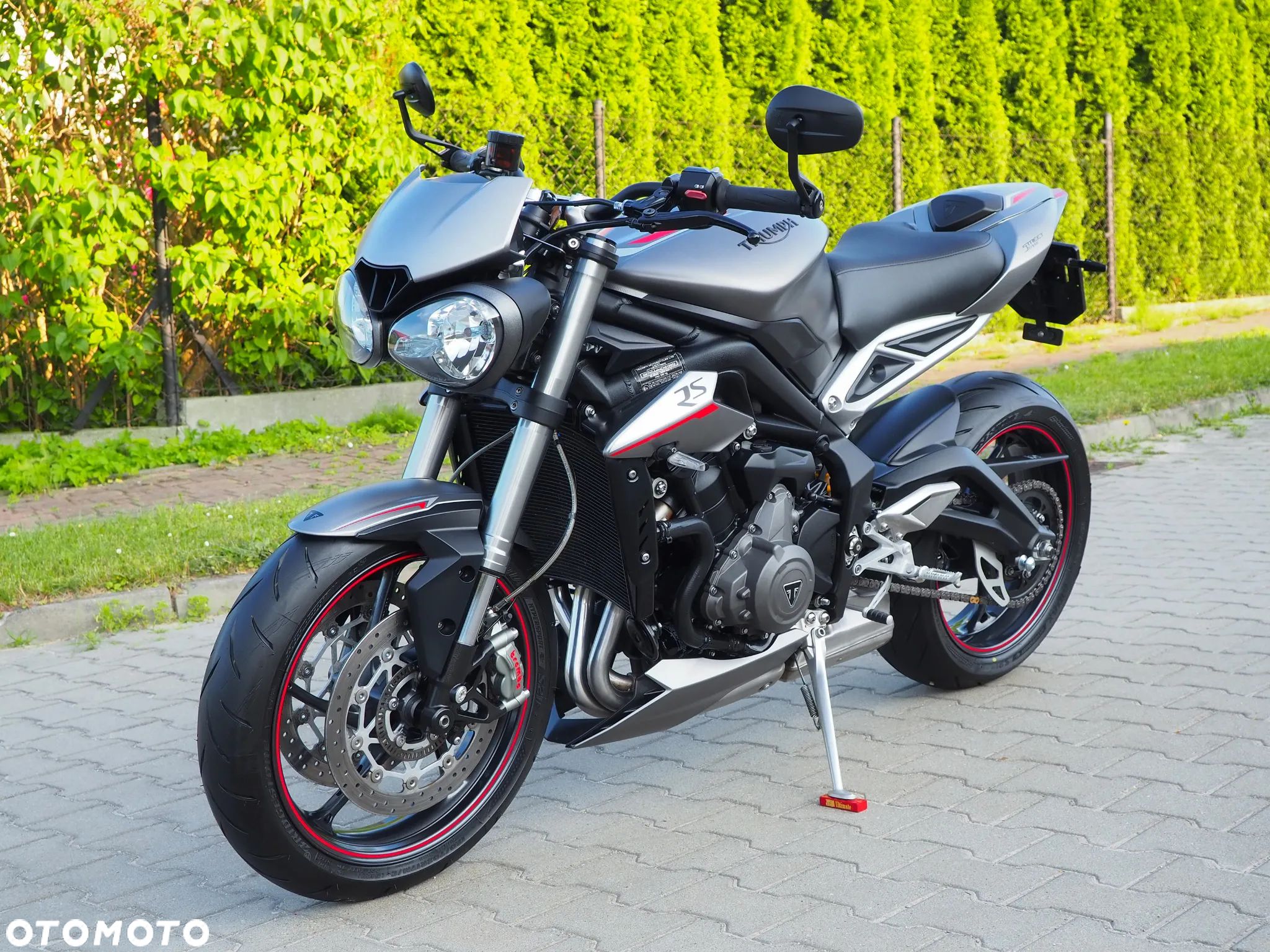 Triumph Street Triple - 1