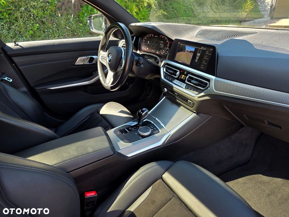 BMW Seria 3 330e xDrive M Sport sport - 18