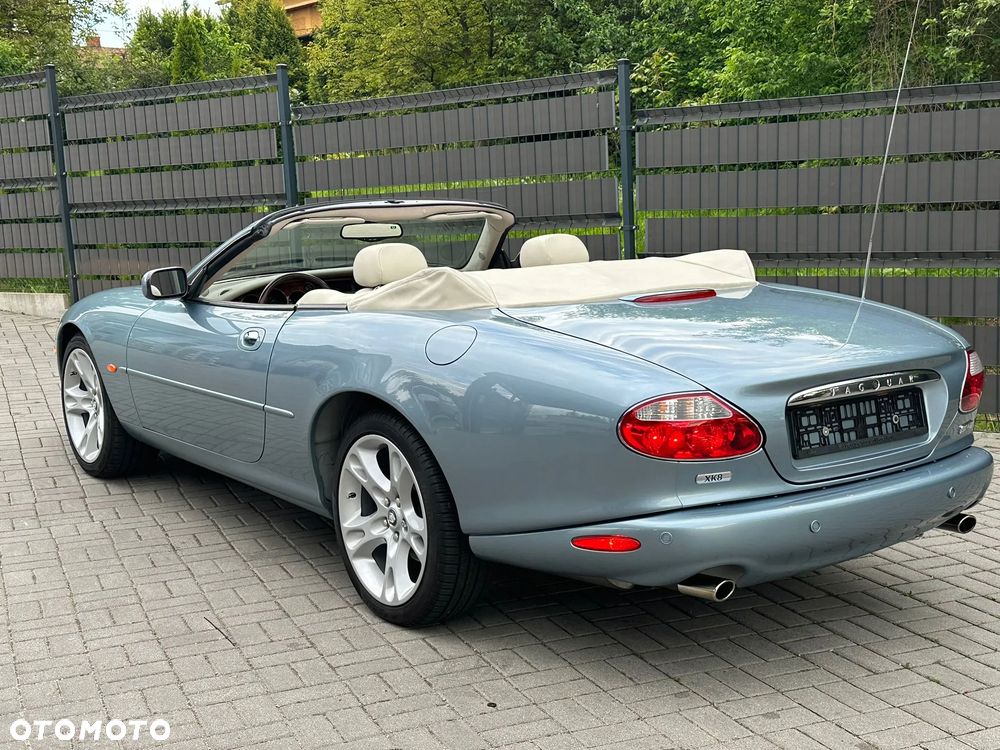 Jaguar XK8 Cabriolet - 7