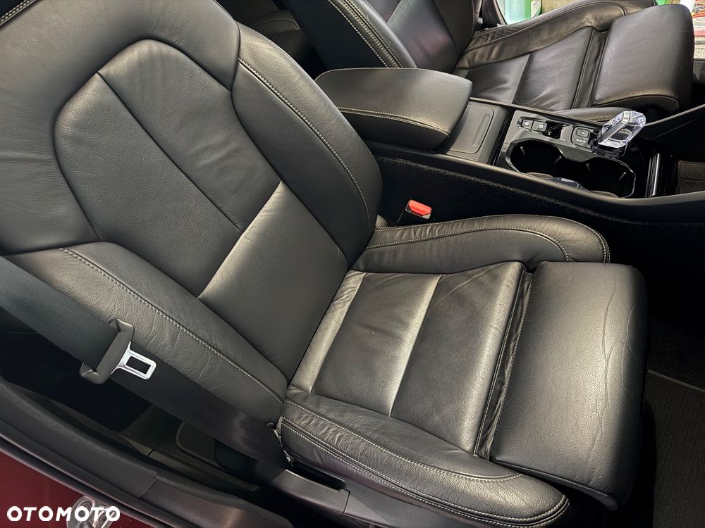 Volvo XC 40 B3 B DKG Plus Dark - 38