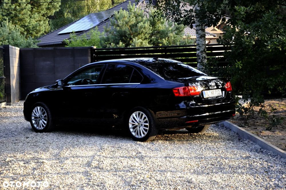 Volkswagen Jetta 2.0 TDI DSG Highline - 13