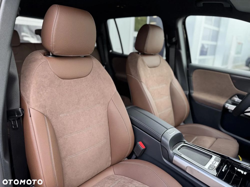 Mercedes-Benz GLB 200 AMG Line 7G-DCT - 12