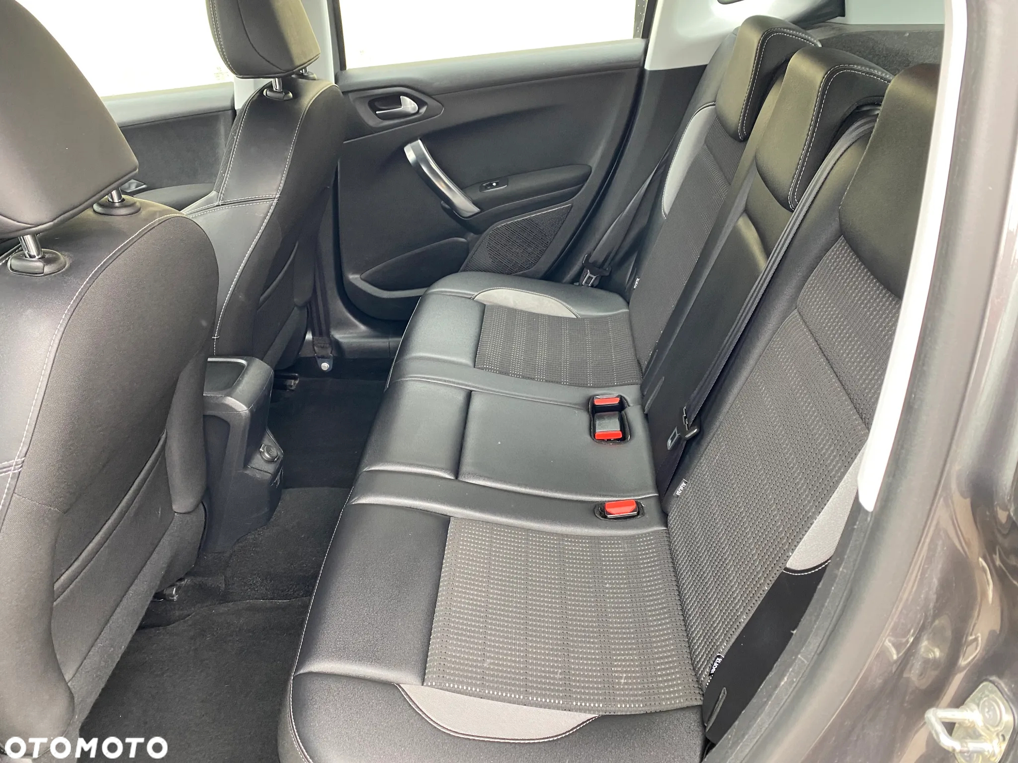 Peugeot 2008 1.2 Pure Tech Allure S&S - 8