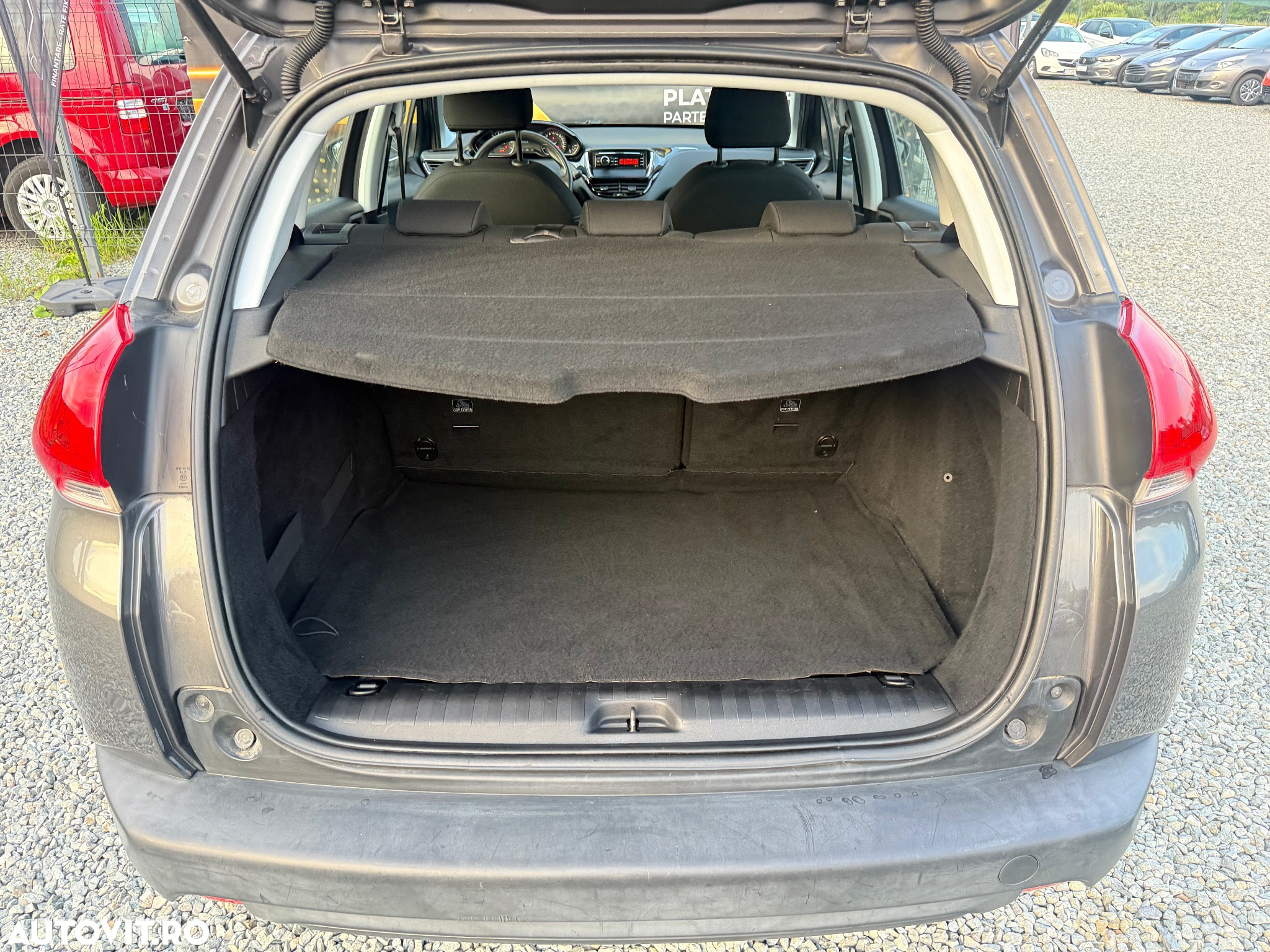 Peugeot 2008 1.2 L PureTech STT Allure - 14