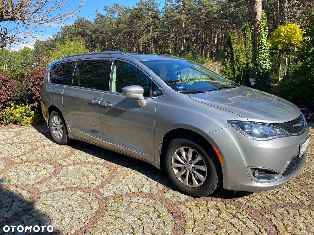 Chrysler Pacifica - 1