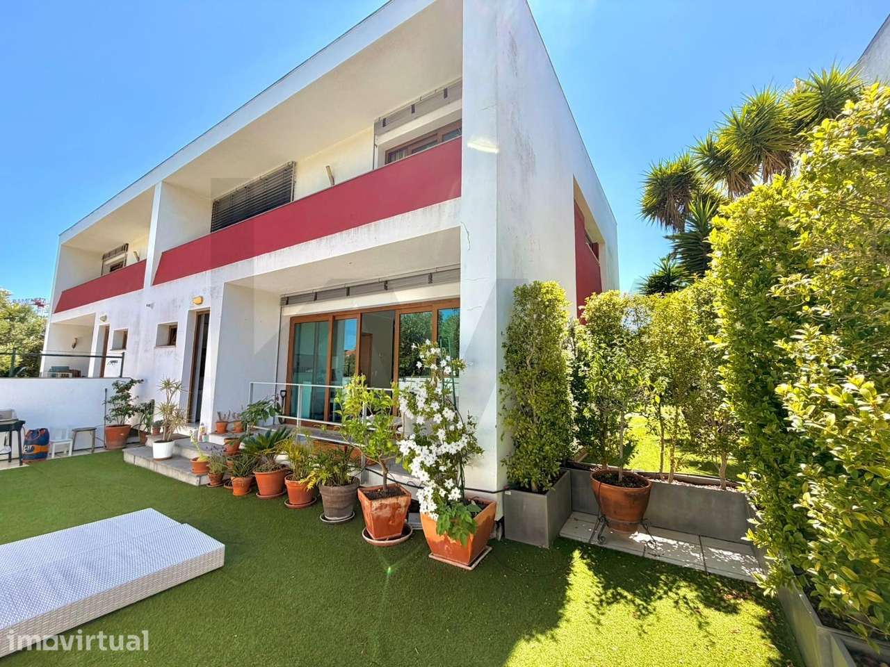 Moradia T3+2 Renovada com Jardim e Piscina em Condomínio Privado em Ca - Grande imagem: 4/60