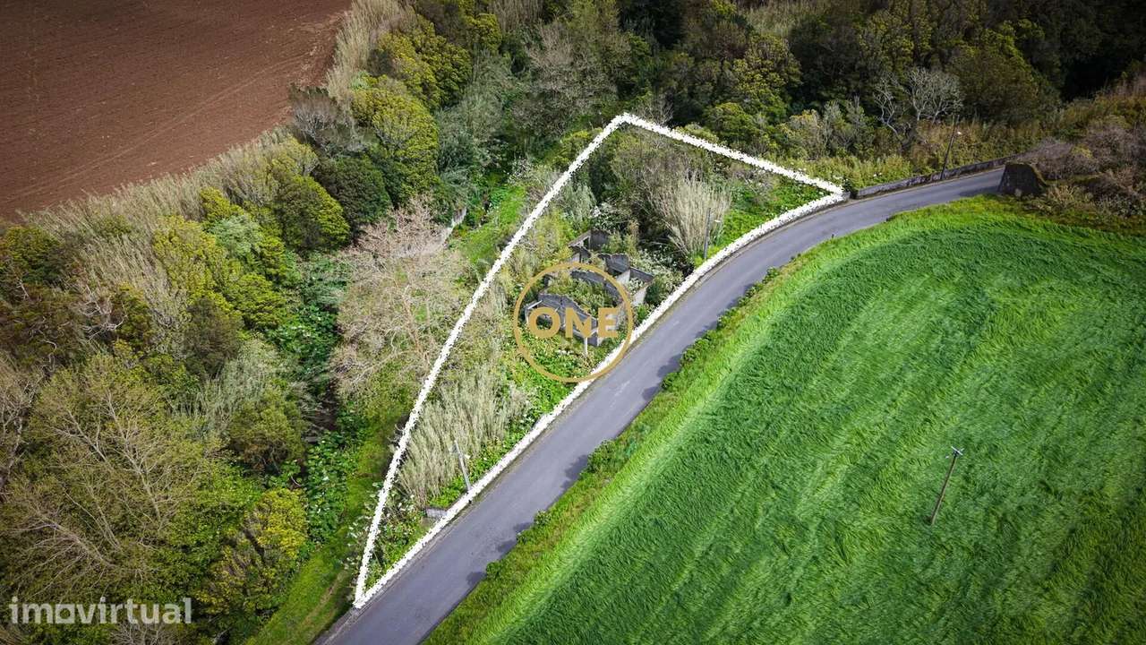 Terreno com ruína no João Bom, São Miguel - Grande imagem: 3/12