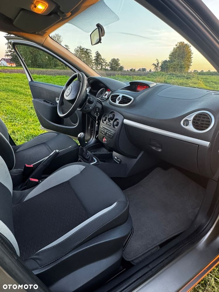 Renault Clio 1.2 16V Alize - 11