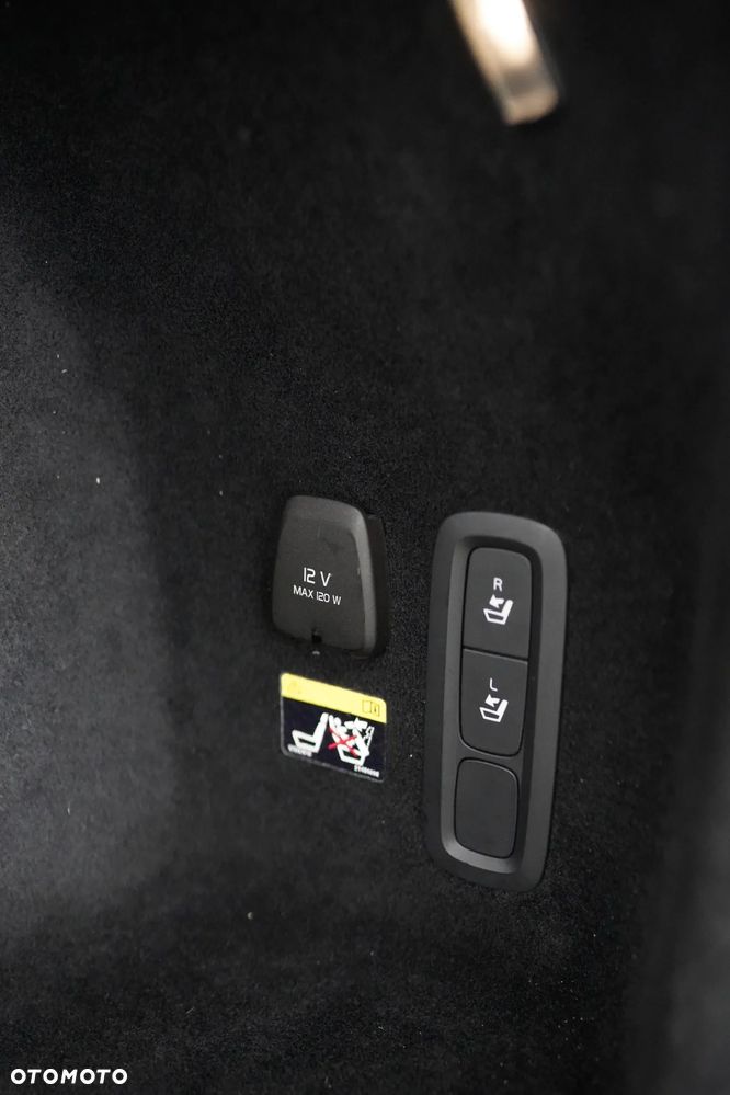 Volvo V60 D4 AWD R-Design - 28