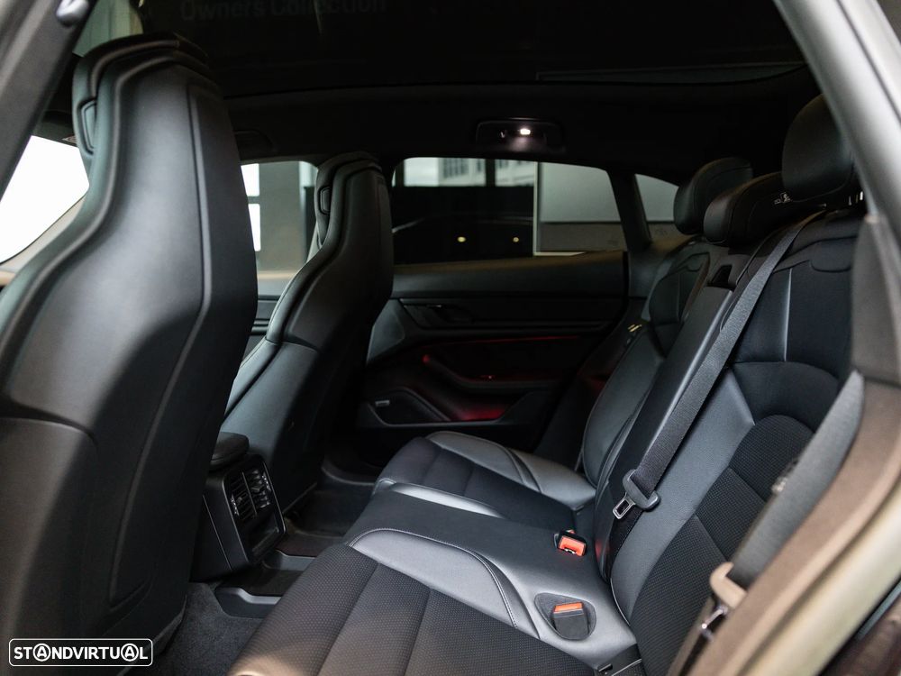 Porsche Taycan Sport Turismo - 36