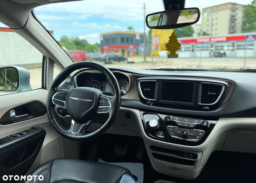 Chrysler Pacifica - 7