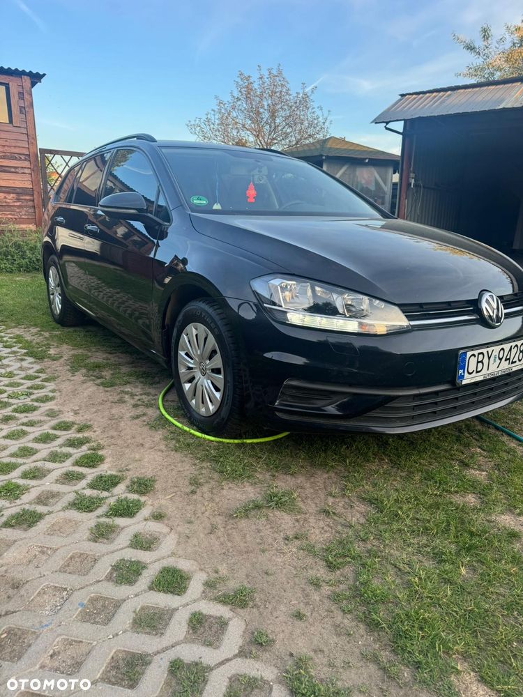 Volkswagen Golf - 1